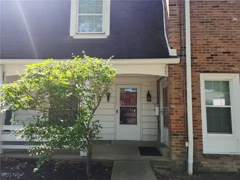 9 Trenton Square unit: 10, Euclid, OH 44143