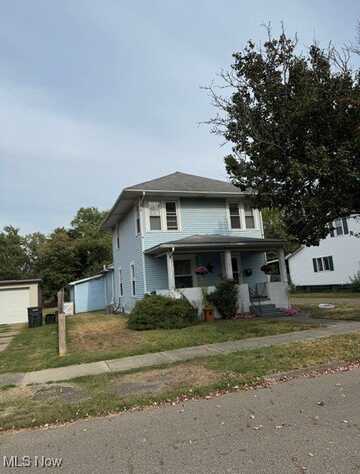 1023 Prospect Avenue NW, New Philadelphia, OH 44663