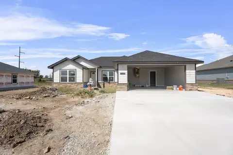 1129 Center Court Circle, Grove, OK 74344