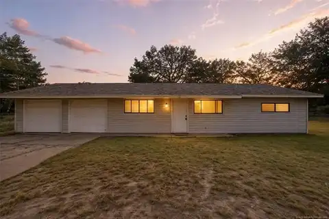 402 N Lincoln Avenue, Wagoner, OK 74467