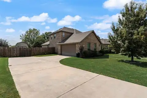 202 Debbie Way, Red Oak, TX 75154