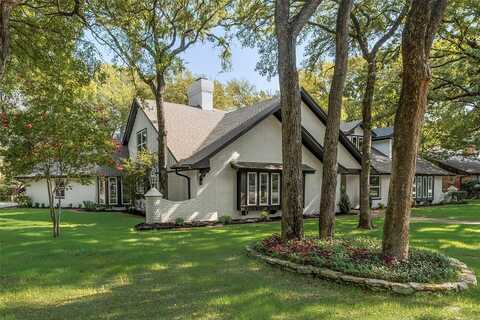 701 N Oakmont Lane, Fort Worth, TX 76112