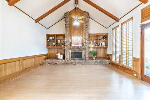 2424 Fox Glenn Circle, Bedford, TX 76021