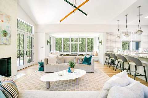 11 Grand St, Sag Harbor, NY 11963