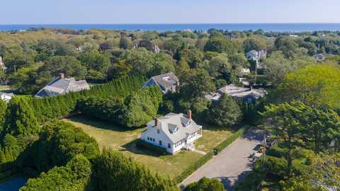 32 Toylsome Place, Southampton, NY 11968