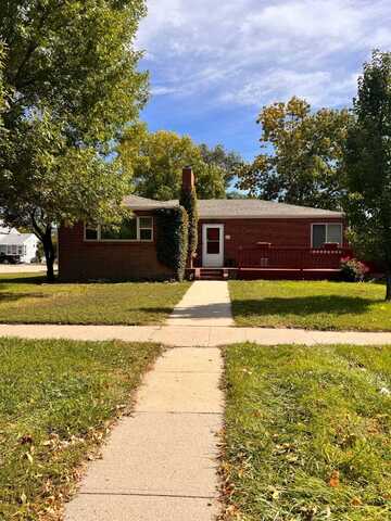 819 Black Hills Ave, Alliance, NE 69301
