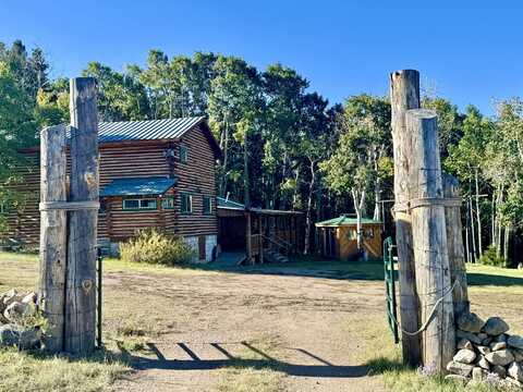 16 Arellano Road, Amalia, NM 87512