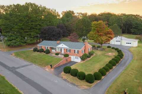 118 Boddington Rd, Staunton, VA 24401