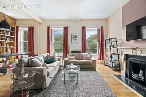 17 West 8th Street, New York, NY 10011