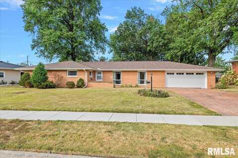 713 KENTON Boulevard, Taylorville, IL 62568