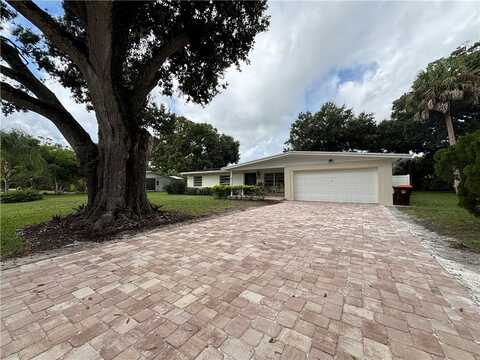 2625 52nd Avenue, Vero Beach, FL 32966