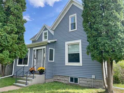 422 12th Avenue W, Menomonie, WI 54751