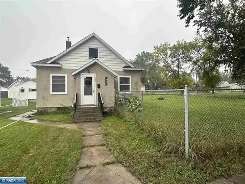 327 7th St SW, Chisholm, MN 55791