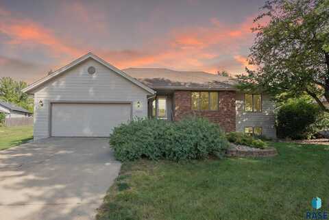 4304 E 36th St, Sioux Falls, SD 57103