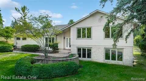 4261 Lakeridge Court, Bloomfield Hills, MI 48302