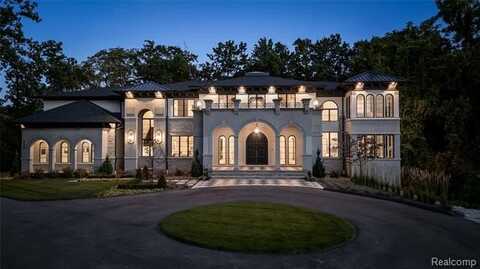 559 Barrington Park Drive, Bloomfield Hills, MI 48304