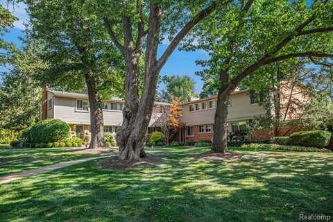 1054 Stratford Lane, Bloomfield Hills, MI 48304