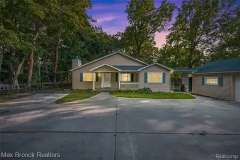 4241 S Shore Street, Waterford, MI 48328