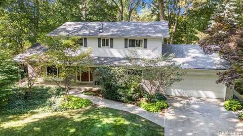 19750 Thousand Oaks Court, Clinton Township, MI 48036