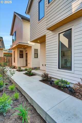 5761 S Kelly AVE, Portland, OR 97239