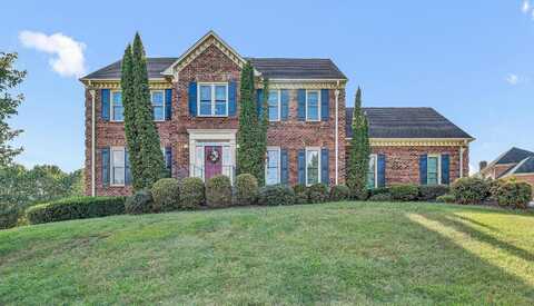 8216 Strathmore LN, Roanoke, VA 24019