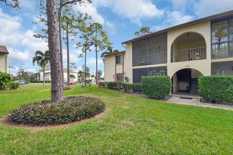 325 Knotty Pine Circle, Greenacres, FL 33463