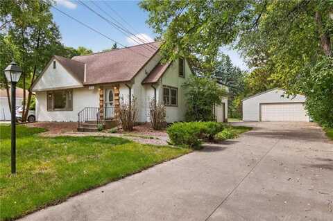 2911 Troseth Road, Roseville, MN 55113