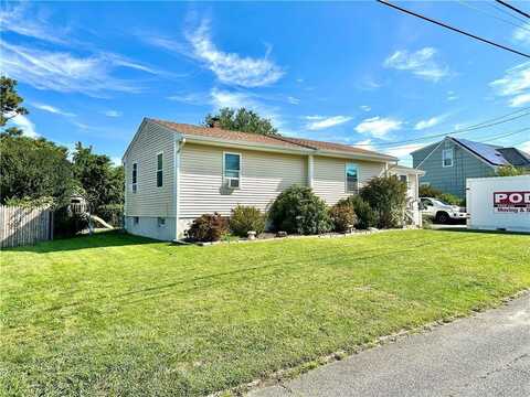 100 Robert Gray Avenue, Tiverton, RI 02878