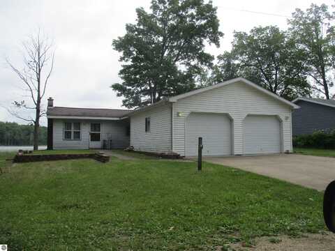 5412 Birch Haven Drive, Mecosta, MI 49322