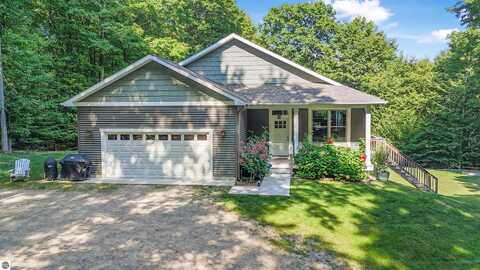 4360 Independence Drive, Suttons Bay, MI 49682