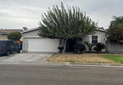 2029 Golden Way, Dinuba, CA 93618