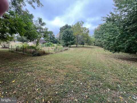 20 LOCUST DRIVE, LITTLESTOWN, PA 17340