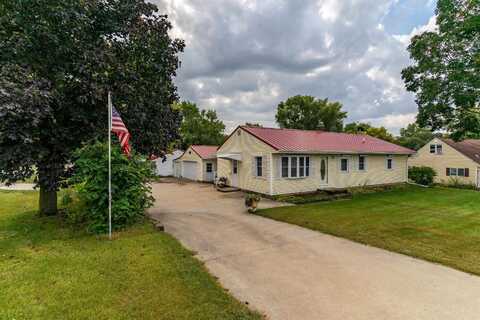 101 Jackie Ave., Elk Run Heights, IA 50707