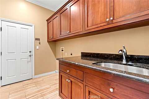 Avenue, PALMDALE, CA 93551