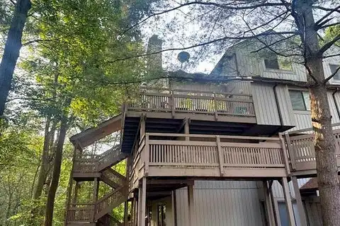 Meredith, CUYAHOGA FALLS, OH 44223