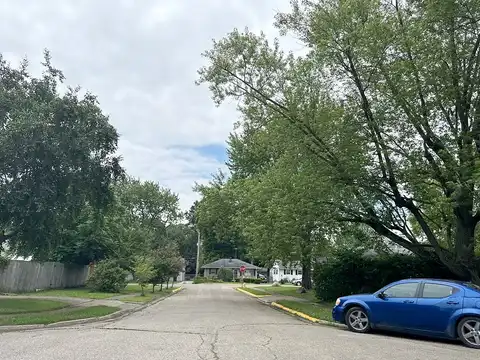 Court, EATON, OH 45320