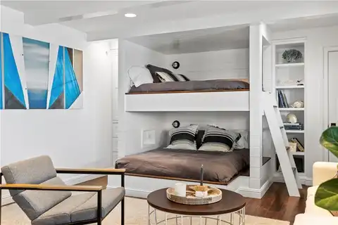 Circle, LAGUNA BEACH, CA 92651