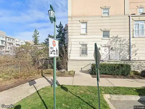 Shearwater Ct W, Jersey City, NJ 07305
