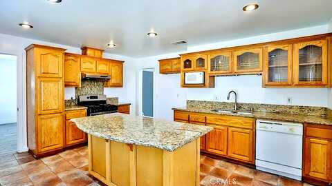 Van Ruiten, BELLFLOWER, CA 90706