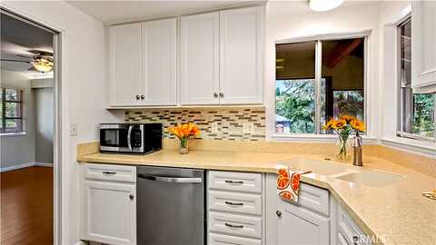 Meadow View, HIDDEN VALLEY LAKE, CA 95467