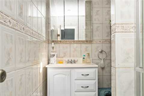 10Th, LONG BEACH, CA 90813