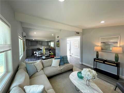 Niobe, ANAHEIM, CA 92804