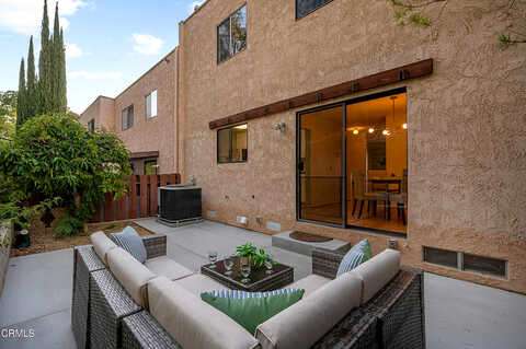 Portola, LOS ANGELES, CA 90042