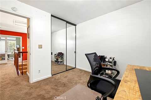 Mesa, VALENCIA, CA 91355
