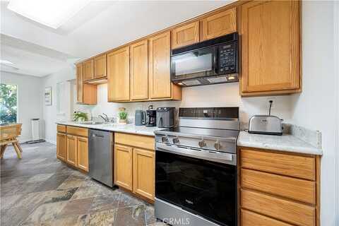 Larwin, CYPRESS, CA 90630