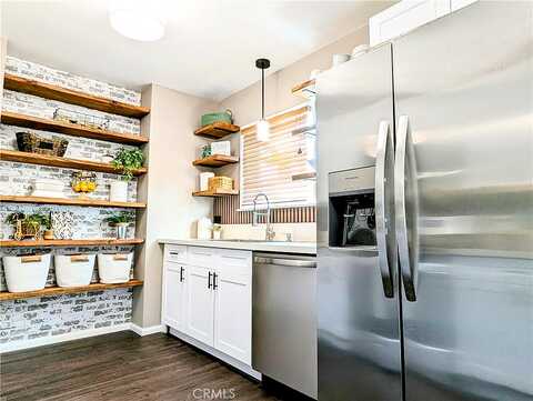 Valencia, COLTON, CA 92324