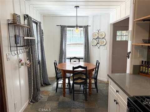 Oak, LAKE ARROWHEAD, CA 92352