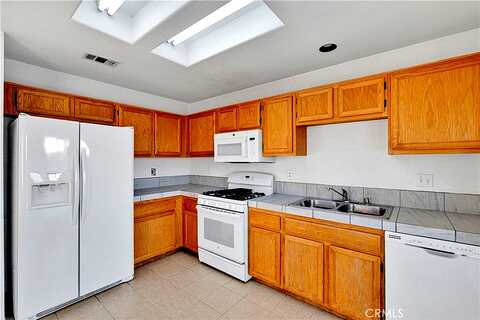 Ross, ADELANTO, CA 92301