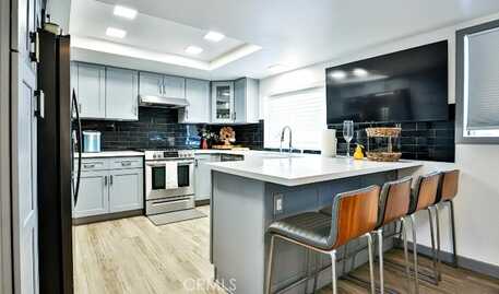 Springarden, WESTMINSTER, CA 92683