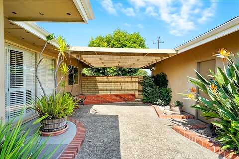 Mikinda, LA HABRA, CA 90631